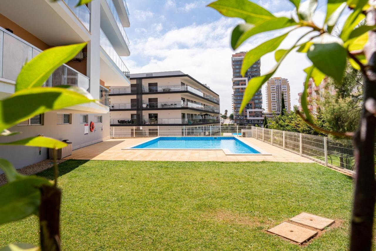 Sunny Brand New 2-Bedroom Apt - 500M From Praia Da Rocha With Ac And Pool! Portimão Esterno foto