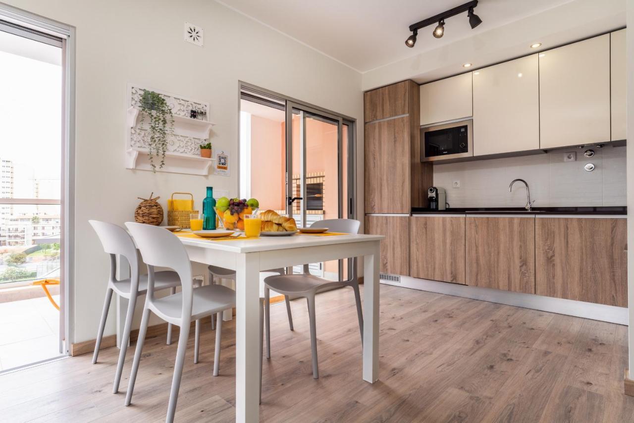 Sunny Brand New 2-Bedroom Apt - 500M From Praia Da Rocha With Ac And Pool! Portimão Esterno foto